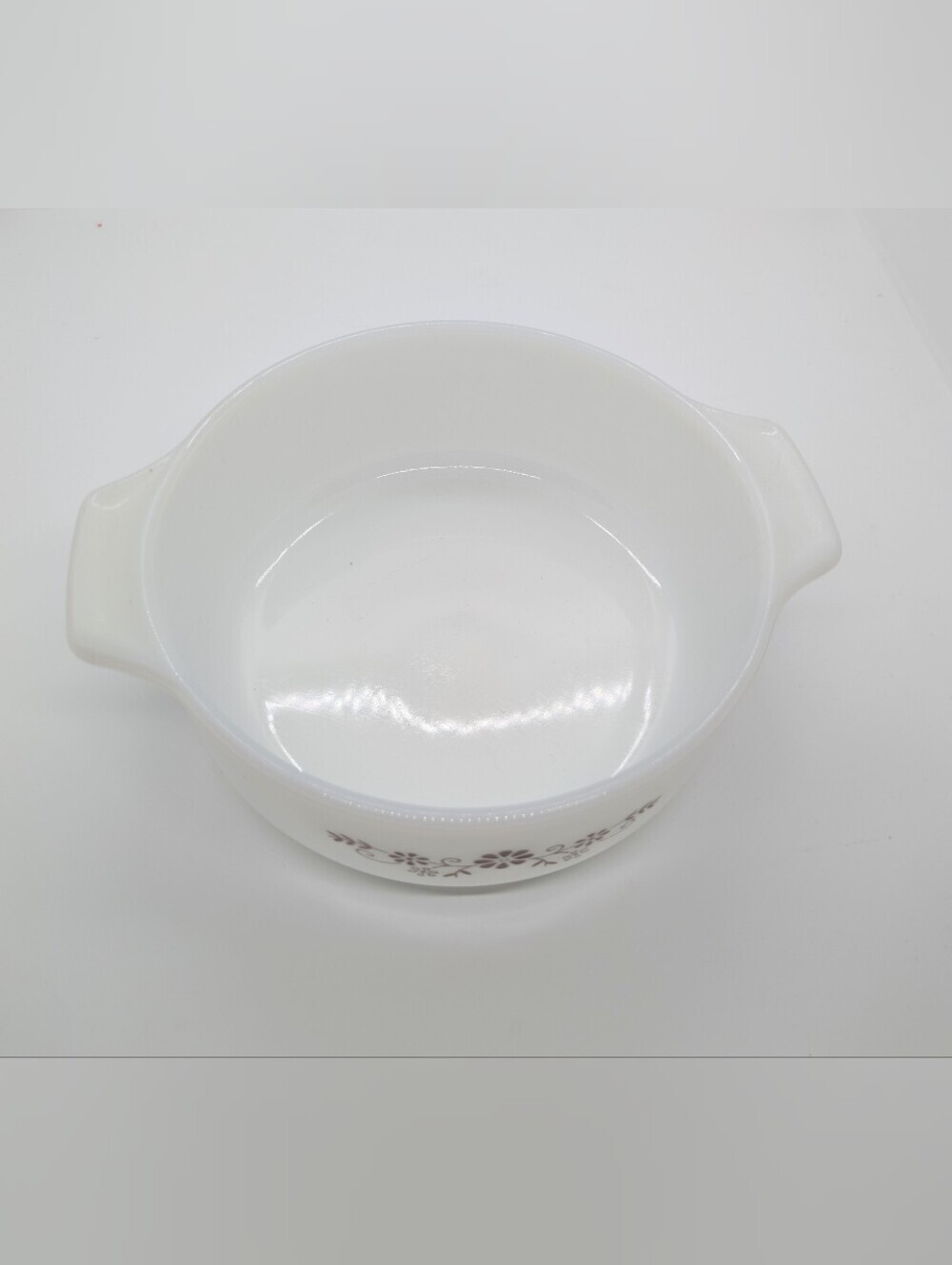 Vintage Dynaware Pyr-O-Rey Milk Glass Round Casserole Dish With Daisy Pattern - Picture 2 of 8